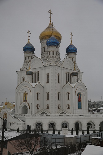 С видом на храм
